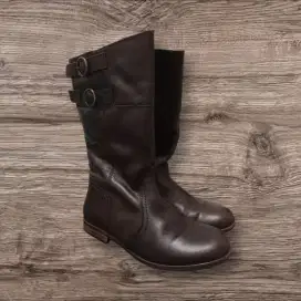 Sepatu booth wanita zara, made in India. Size 36.