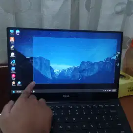 Laptop Dell XPS 9360 Touchscreen Laptop Kelas Premium