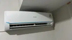 AC SHARP LIKE NEW MASIH BAGUS DAN BARU