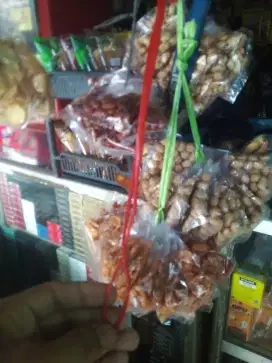 Sales canvasing kacang basreng dan kripik