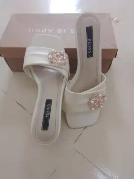 Sepatu wanita || PEONY WHITE