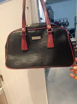 Tas kulit bekas
