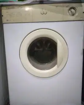 Mesin dryer laundry merek electrolux