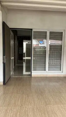 Dijual Rumah 1 ½ Lantai, Hook Di Villa Melati Mas, Tangerang