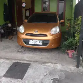 Jual nissan march 2012 warna emas