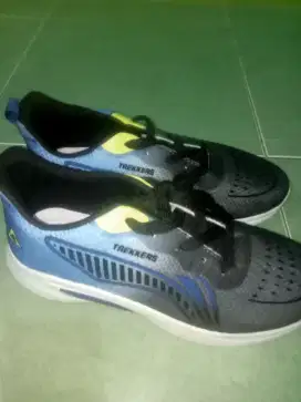 Sepatu trekers belum pernah di pake
