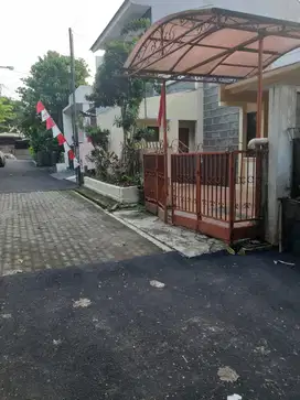Dikontrakkan Rumah Strategis Dekat Living Plaza Cinere