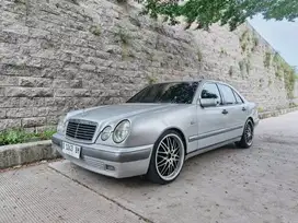 Mercedes-Benz E320 1997 Bensin