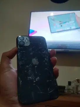 Jual cepat iPhone 11 habis jatuh GK ada dana buat benerin