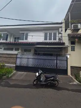 Rumah Terawat 10 Menit ke Gerbang Tol Kebon Jeruk 1 Harga Nego J-26892