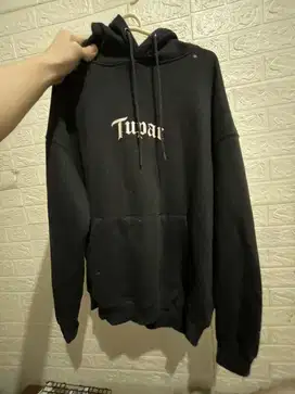 Hoodie Tupac Uniqlo Hitam - Ukuran L - Preloved