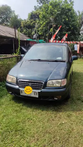 Hyundai trajet 2002 matic wrn ijo plat B dki