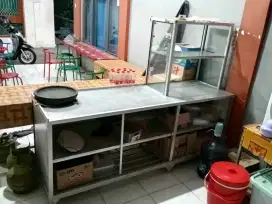 Meja etalase bekas kantin sekolah