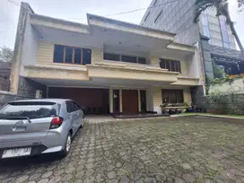 SEWA RUMAH MEWAH TERAWAT 2 LANTAI DI MAINROAD SUKAJADI BISA BUAT USAHA