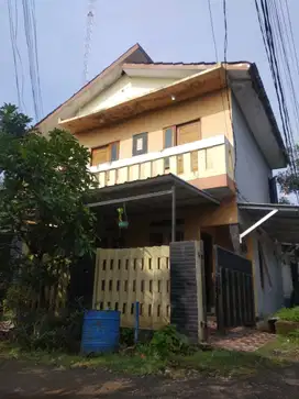Rumah LB 126 Bisa KPR 15 Mnt ke Mall Paradise Walk Serpong J-9491