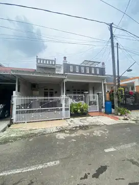 Rumah 2 Lantai 15 Menit ke Eka Hospital Cibubur SHM Harga Nego J-30299