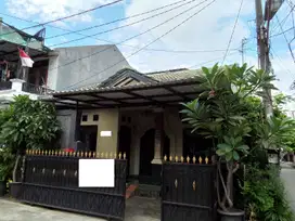 Rumah Asri 7 Menit ke Lagoon Avenue Mall Bekasi Bebas Banjir J-30711