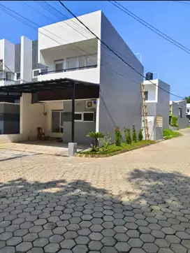 Rumah 2 Lantai 10 Menit ke The Park Mall Sawangan Hadap Timur J-31202
