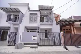 Rumah SHM Terawat 10 Menit ke Summarecon Mall Bekasi Siap Huni J-27058