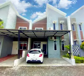Rumah 2 lt Cantik di Cluster Elite dekat Hotel Alana Colomadu
