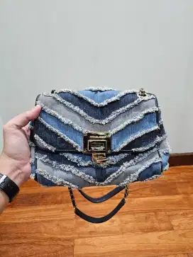 Tas wanita bekas layak pakai