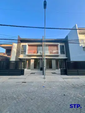 2 unit, Rumah baru modern di Kutisari Indah Utara