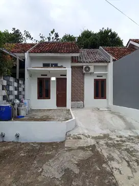 Rumah Minimalis Seken 15 Menit ke Terminal Sawangan DP Ringan J-30336