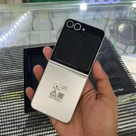 Samsung galaxy Zflip 6 256 Likenew