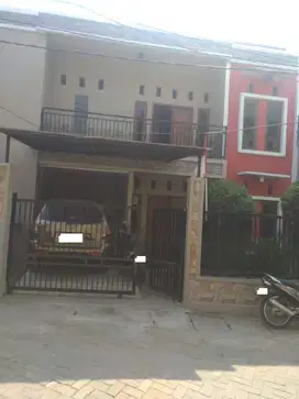 Rumah 5 Kamar Tidur Hadap Selatan 10 Mnt ke Tamini Square J-26804