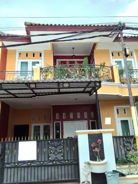 Rumah 5 Kamar Tidur Bebas Banjir dekat LRT Jatibening Baru J-30768