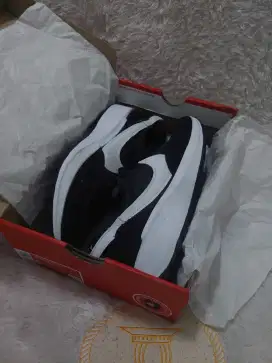 Nike ORIGINAL waffle Debut Black  Size 39