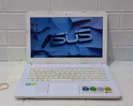 Laptop Asus X441UV Prosesor Intel Core i3-6006U/Ram 4GB/HDD 500GB