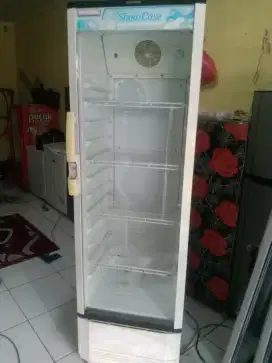 Dijual murah showcase merk pokytron belum servisan