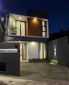 RUMAH 2 LANTAI, SIAP HUNI, 11 MENIT KE KAMPUS UII JOGJA