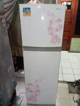 Kulkas 2 pintu merek sharp