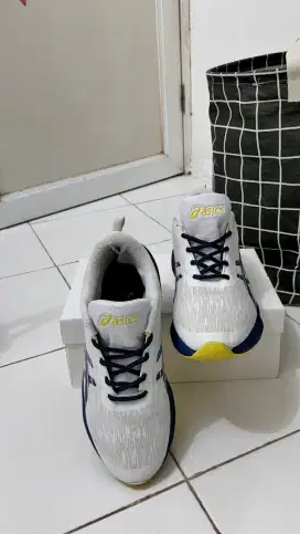 Sepatu Runing/Joging ASICS Putih Kuning Navy