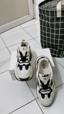 Sepatu Sport TUTA buat Joging/Runing