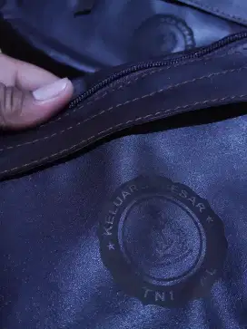 Tas selempang pria kulit asli