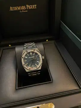 Audemars Piguet Royal Oak 34 mm – Diamond Bezel Bleu Nuit