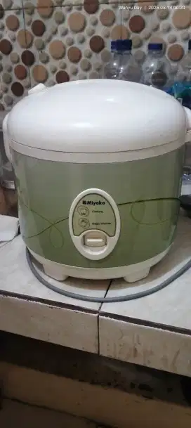 Rice cooker Miyako normal mulus bersih tinggal  pakai 135rb nett