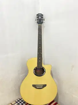 Gitar akustik yamaha