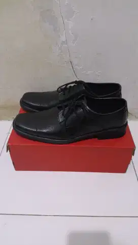 sepatu Pantofel Pria merk Redknot