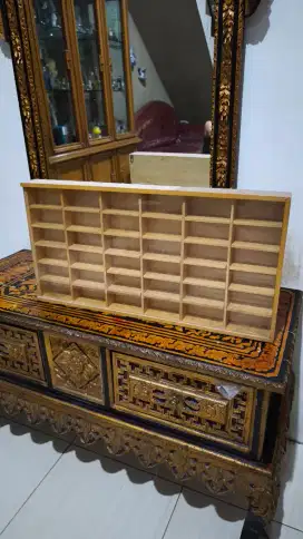 Rak Diecast 1:64 bahan kayu isi 36