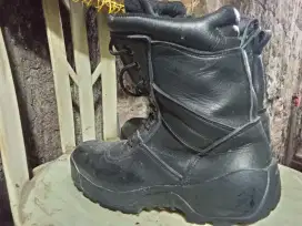 Sepatu PDL security warna hitam