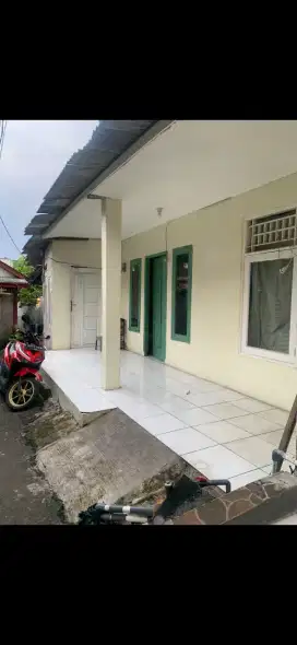 Dijual murah rumah induk + 1 kontrakan