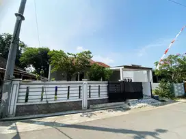 Rumah ada taman nyaman dekat sekali solobaru murah