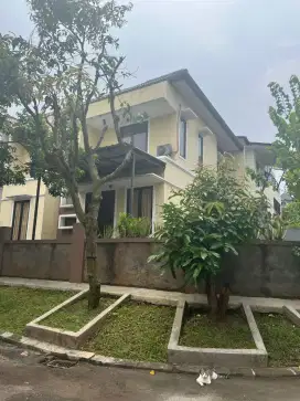 Dijual rumah BU hook di bawah harga pasar siap huni