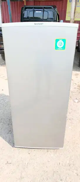Freezer standing sharp uk 6 rak