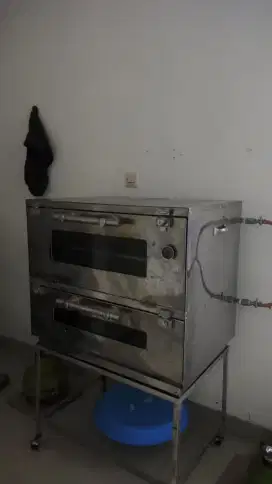 Oven gas loyang besar