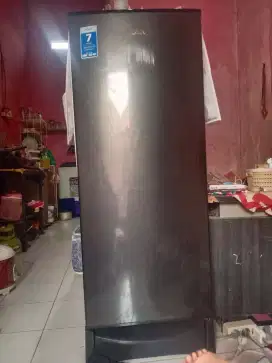 edisi butuh kulkas merk Aqua satu pintu harga nett siapa cepat dia dpt